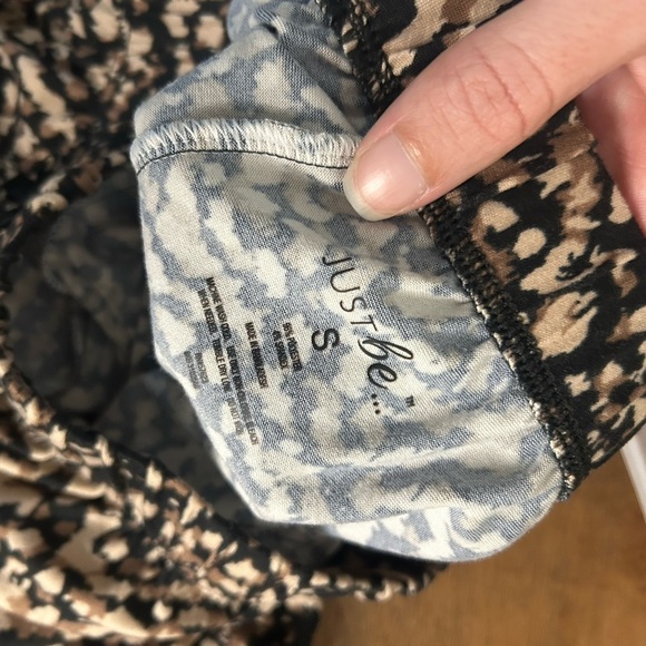 Stylish Just Be Women's Black and Tan Shorts, Size S - Picture 4 of 5